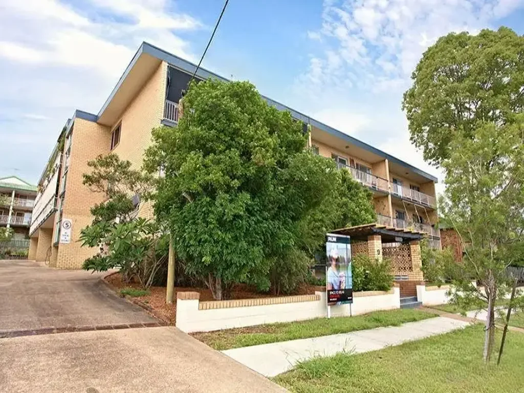FABULOUS 2 BEDROOM APARTMENT IN CENTRAL LOCALE!