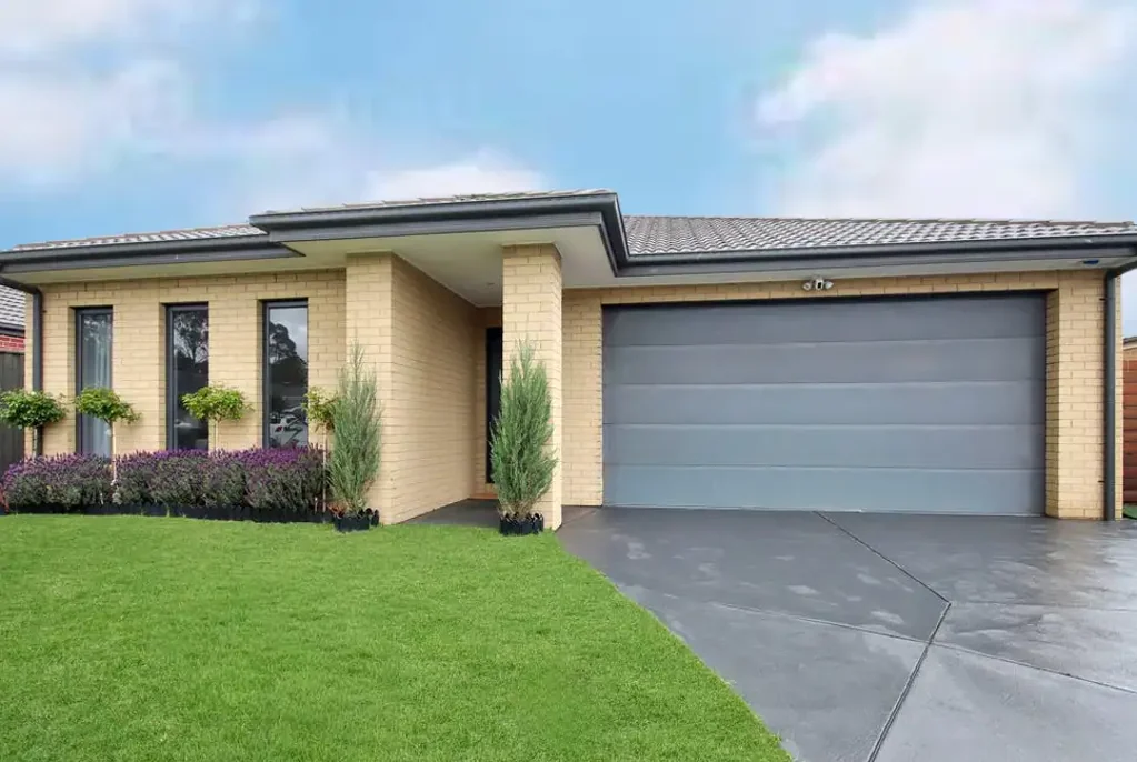 Spacious & Modern Family Home in a Peaceful Yarragon Setting