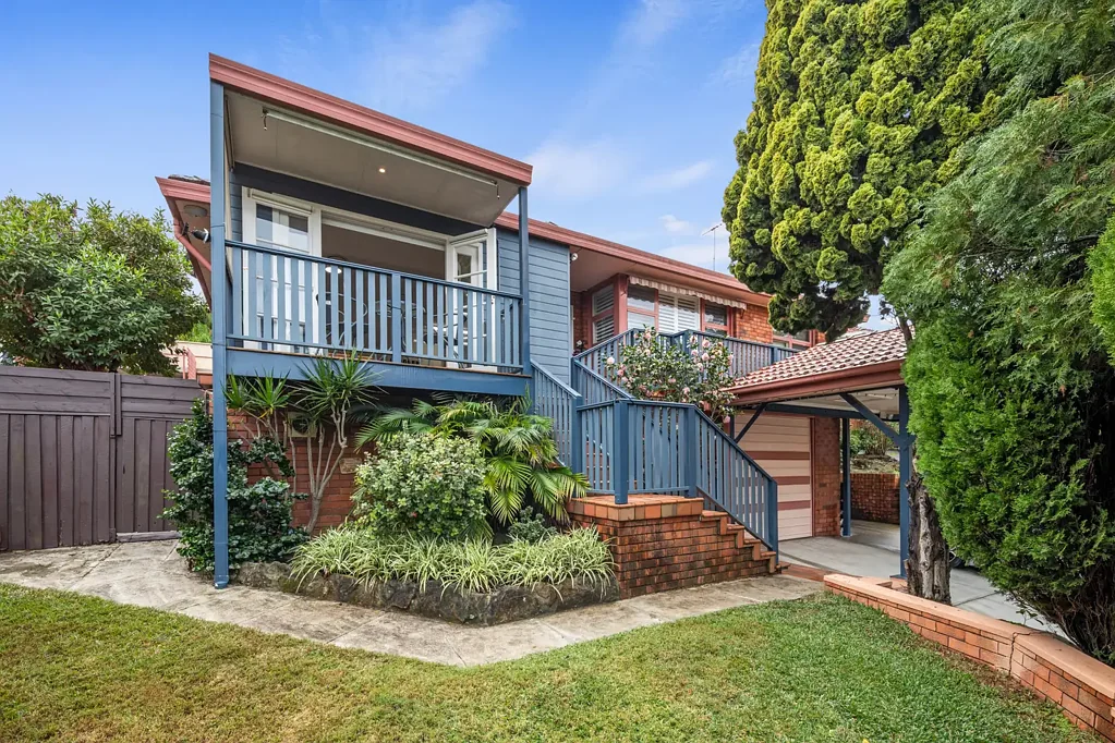 Lugarno 3ห้องนอน Lovingly Held Family Home in Sought After Location