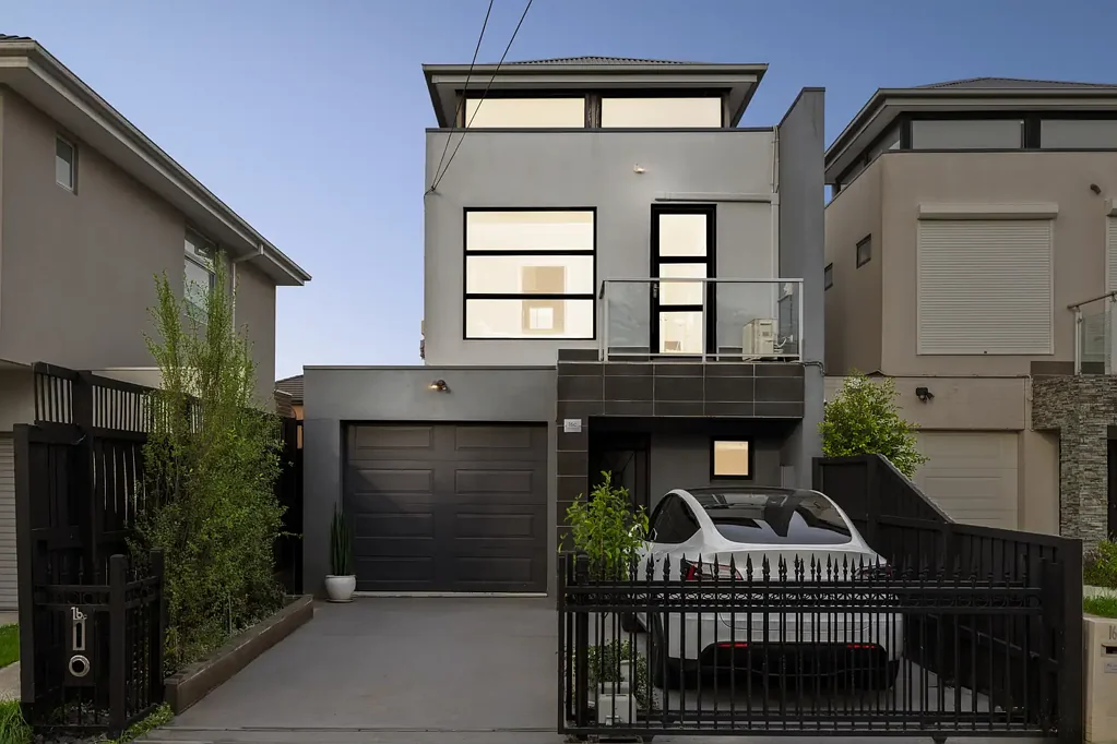 Clayton South 4房 宽敞住宅坐拥充足明亮北向采光 Rambling Residence Blessed with a Bounty of Brilliant North Light