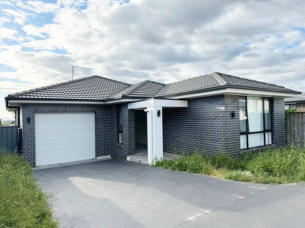 Leppington Brand New 4-Bedroom Home sitting on a Huge Block of Land