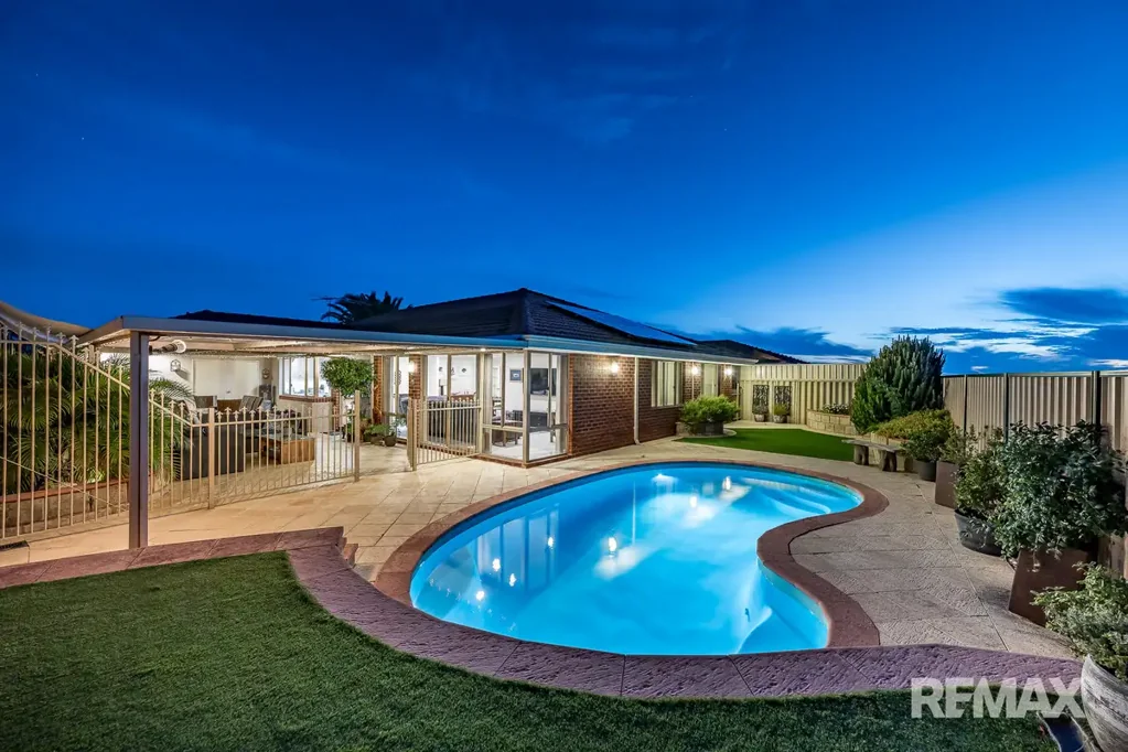 Currambine 4房  Elevated Family Living with Pool, Ocean Glimpses & Space to Entertain