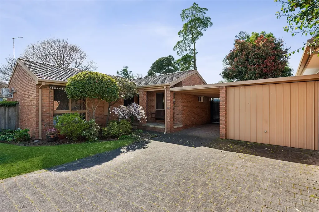 Glen Waverley 3Phòng ngủ Single-Level Hideaway with Vast Alfresco Allure