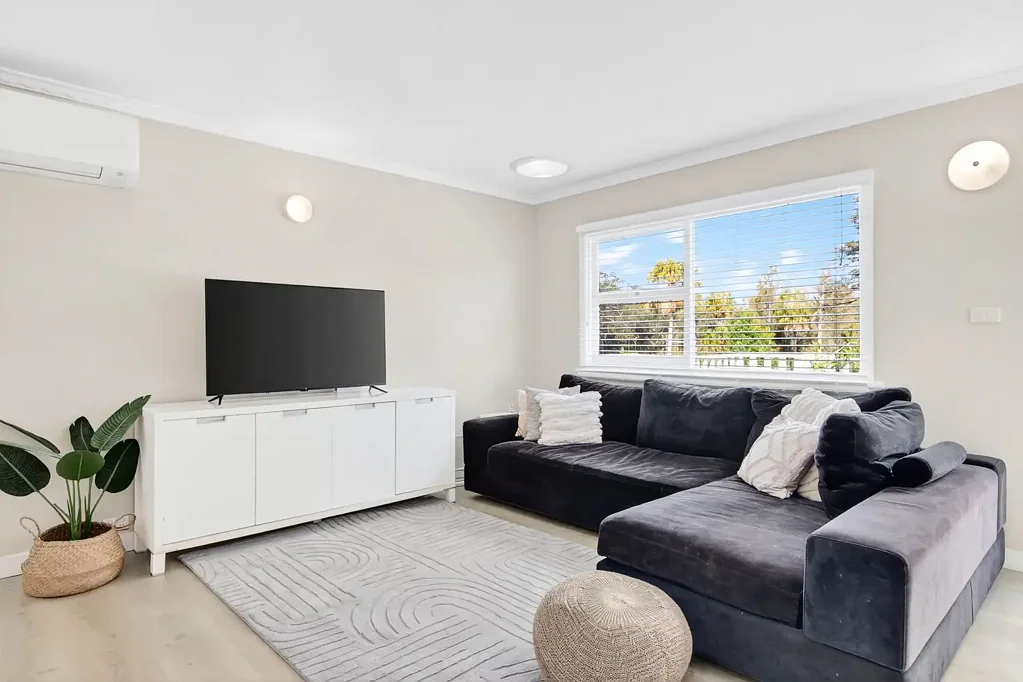 Elanora Heights 6 Bedroom Expansive 1492sqm Block With Flexible Dual-Level Living And Lake Glimpses