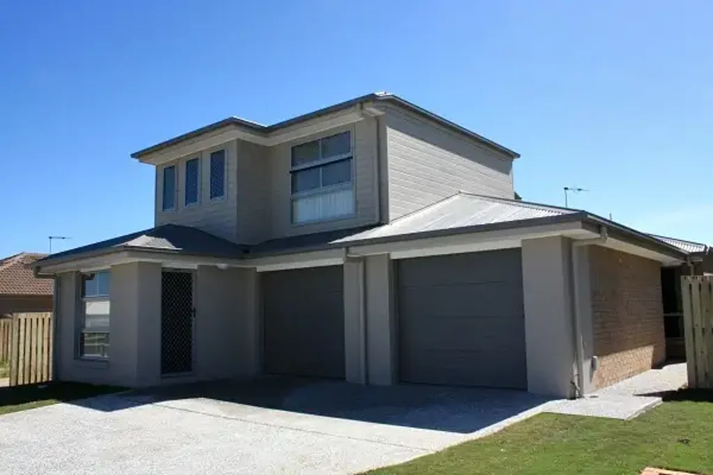 Spacious 3-Bedroom Duplex Home In Raceview!