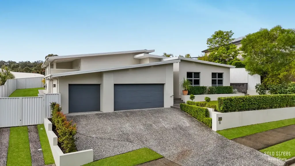 Maudsland 4 Bedroom Luxurious Architecturally Designed Residence in Huntington Rise