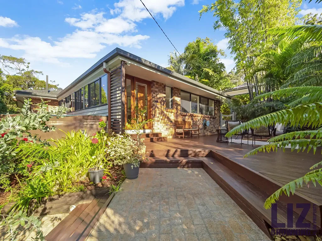 4 Neptune Street, Chapel Hill, QLD 4069