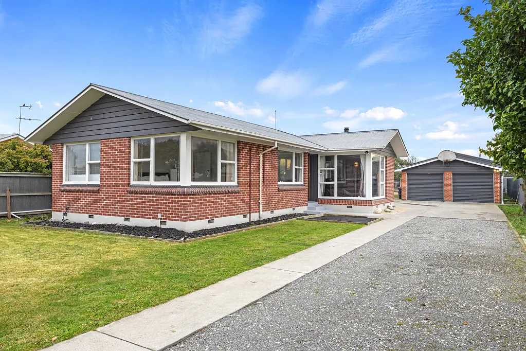 Kaiapoi 3房  Space, Convenience & Incredible 4-Car Garaging