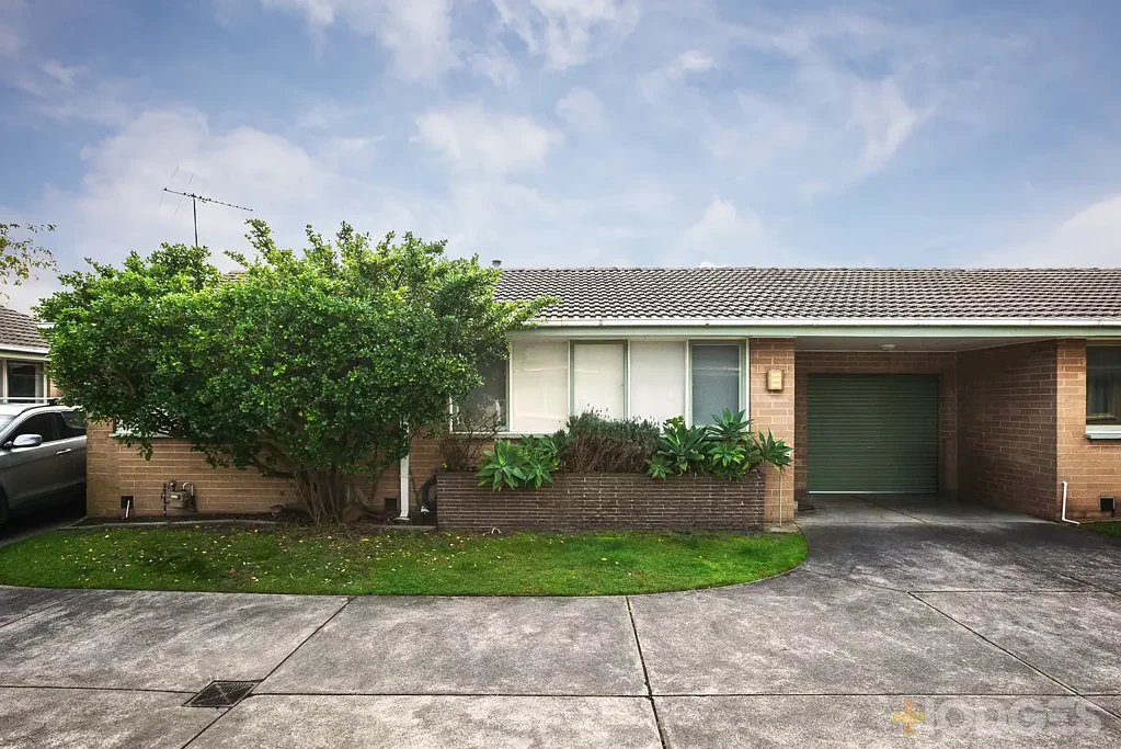 Mentone 2房 海滨瑰宝 私密单层 两卧宽敞 便利生活 车库安全 低维护无忧 Beachside Mentone Living at Its Best