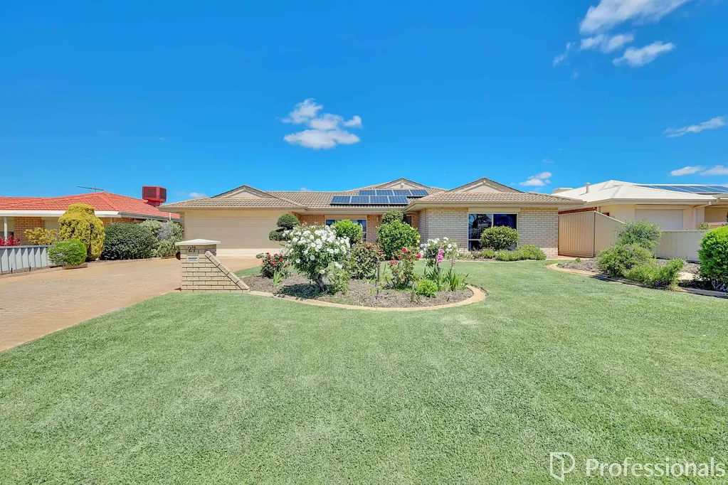 Thornlie 4ਬੈੱਡਰੂਮ Elevate Your Living Experience