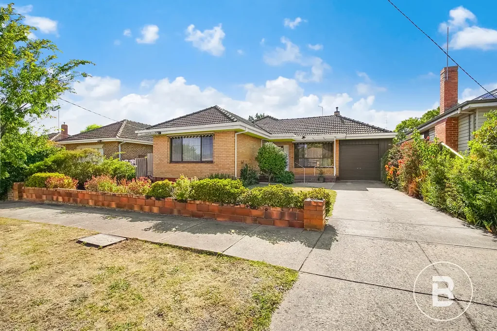 8 Essex Street, Wendouree, VIC 3355