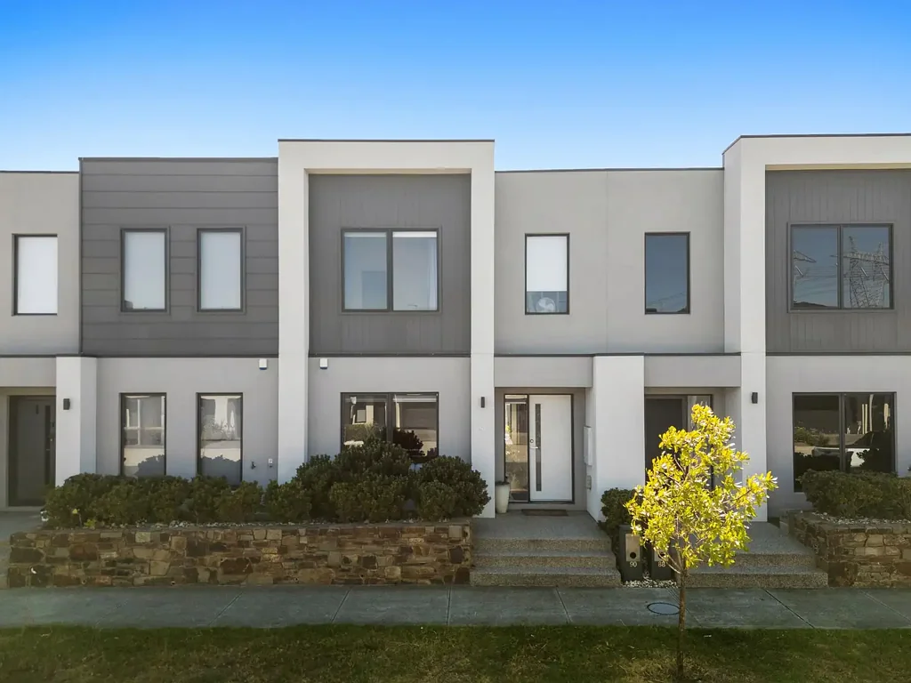 90 Picnic Avenue, Clyde North, VIC 3978