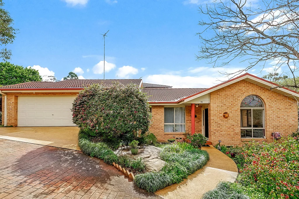 Hornsby 4 Slaapkamer Spacious Family Living with Cathedral Ceilings in a Prime Hornsby Location