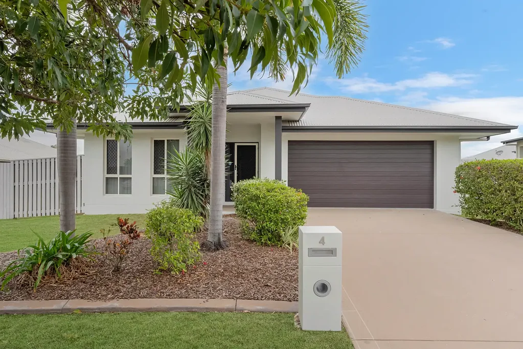 Bushland Beach 4房  Newly refreshed home move in ready or investment