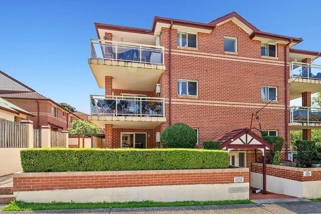 Hurstville 3બેડરૂમ Bright & Modern Apartment with Northerly Aspect in the Heart of Hurstville