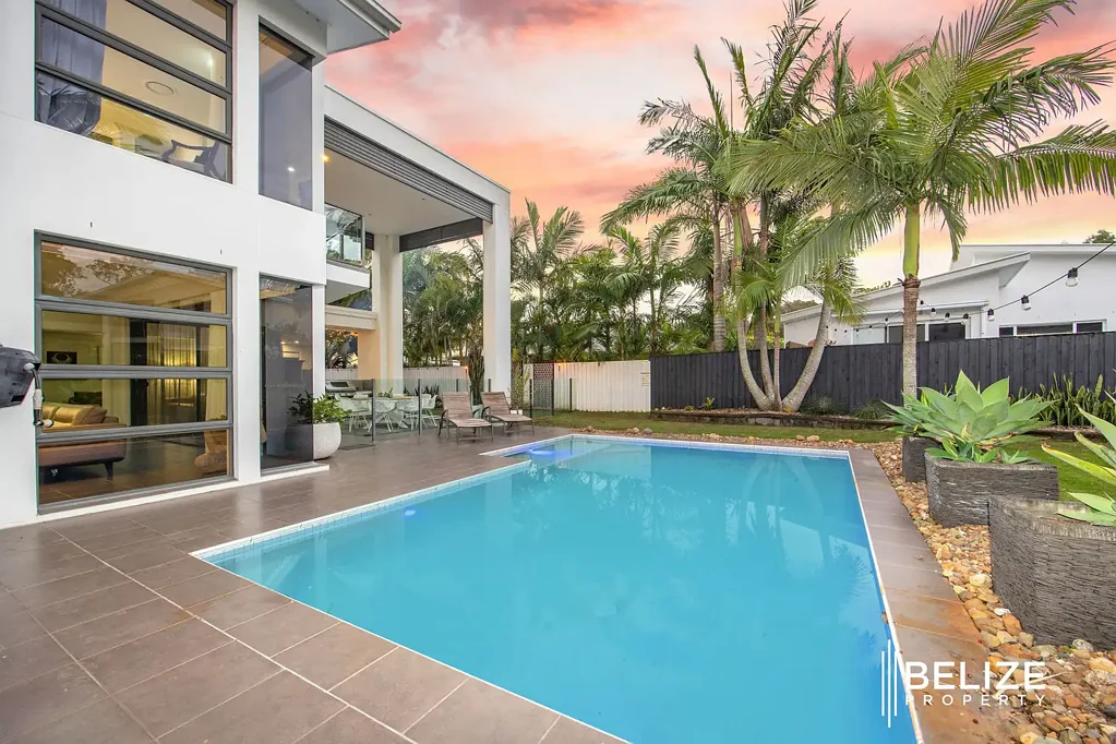 Coomera 5 Bedroom Luxury Living Meets Outdoor Paradise - 14 Tiercel Lane, Coomera