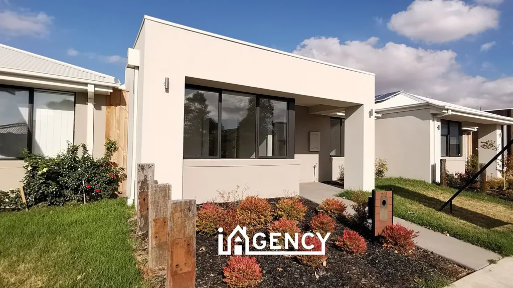 MODERN AND OPEN PLAN!!