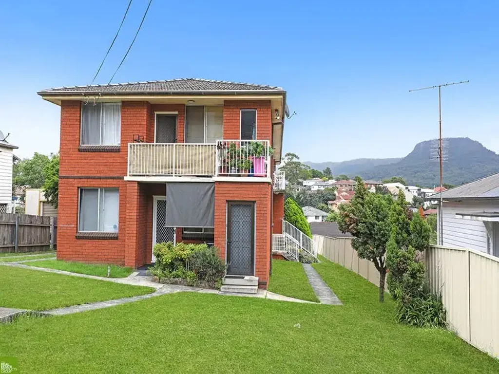 Convenient Wollongong Living with Escarpment Views