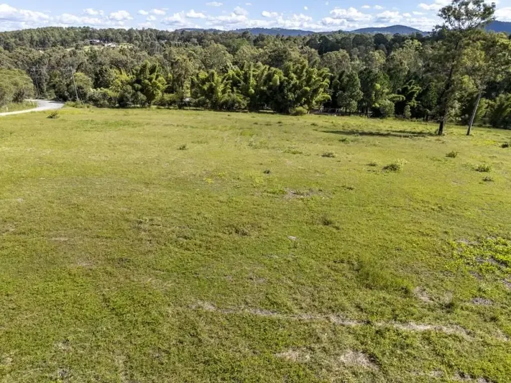 Glenwood Pristine 7006 sqm Paradise Awaits in Glenwood