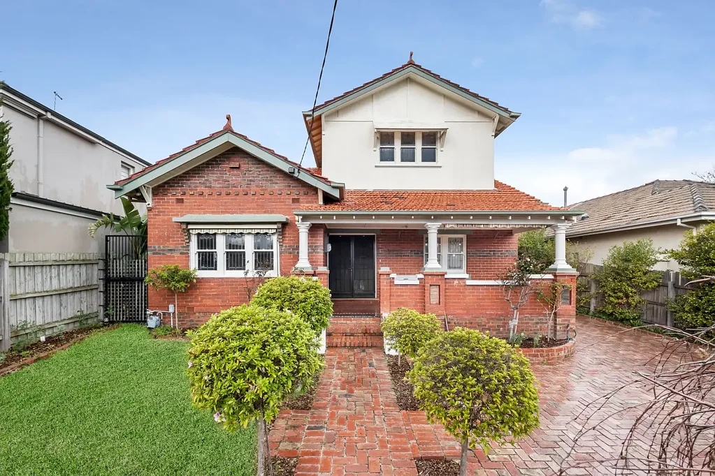 Malvern East 5બેડરૂમ Period Charm with Exciting Potential in Prime Malvern East