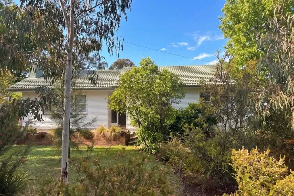 11 Bellevue Road, Armidale, NSW 2350