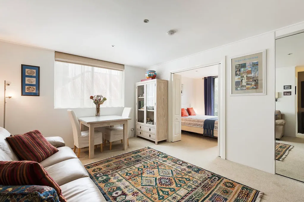 Spacious one bedroom apartment in ideal location