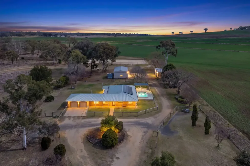 Allora 4कमरा Beautifully renovated brick home with boutique horse facilities - just outside Allora!