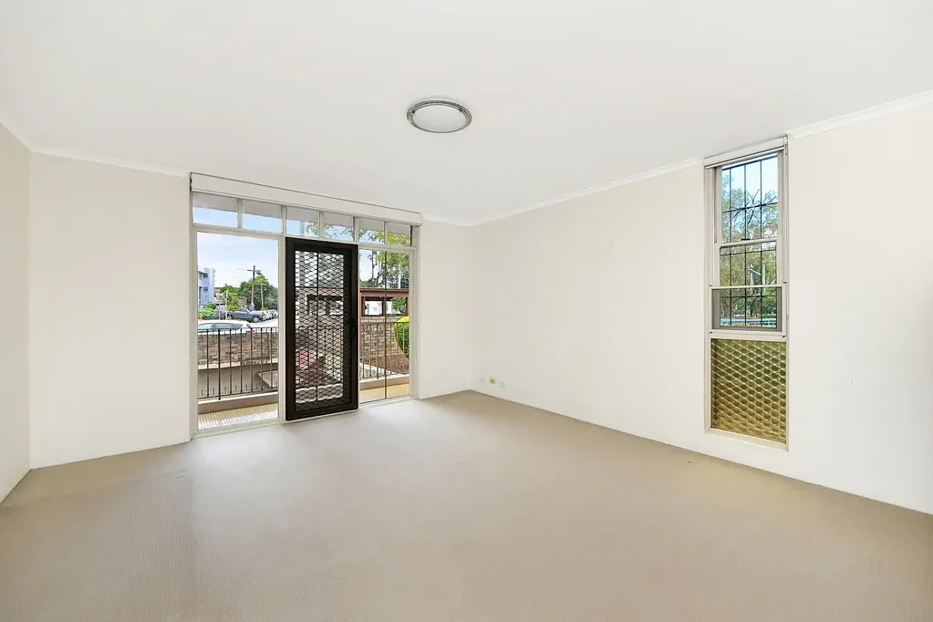 Sunlit 1-Bedroom Apartment with Study Nook & Air Conditioner