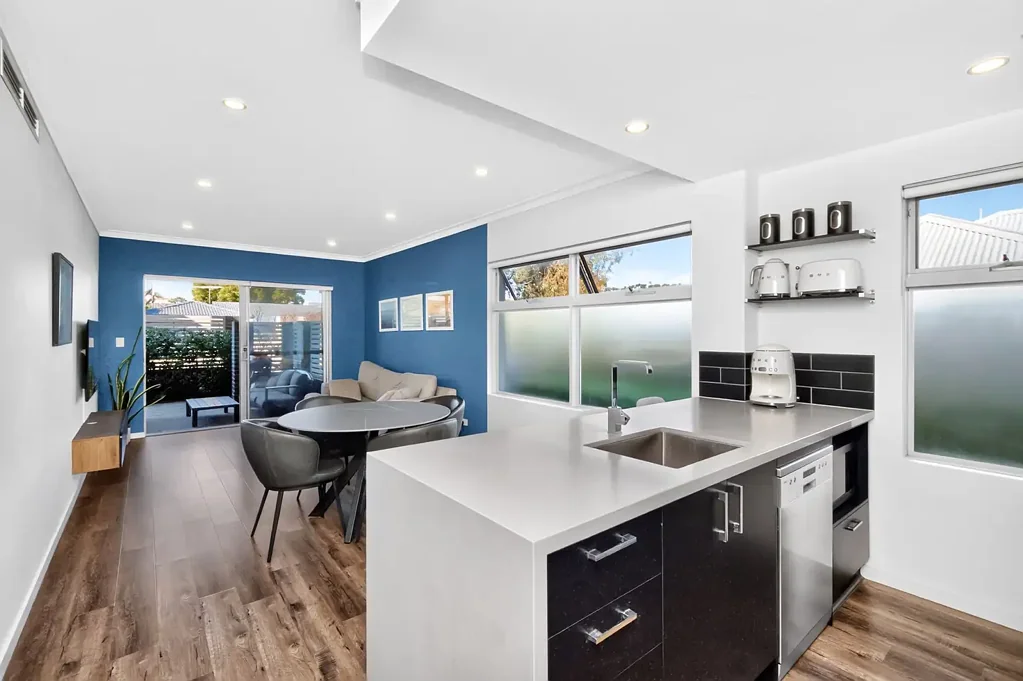 Enjoy low-maintenance living   - Unfurnished !
