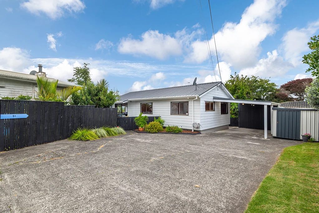 9A Teal Crescent, Beach Haven, North Shore City, Auckland