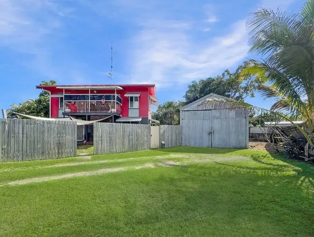 Relaxed Beachside Living with Shed & Yard