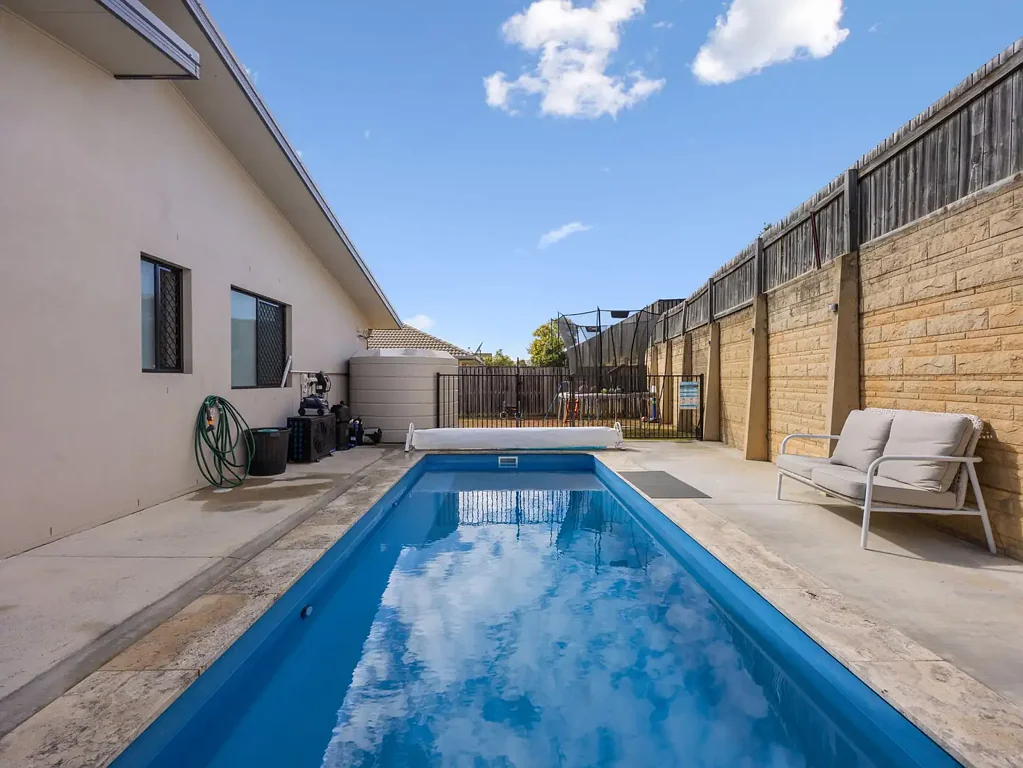 Fernvale 4ਬੈੱਡਰੂਮ Fernvale Living at Its Finest - Welcome to 34 Noblewood Crescent