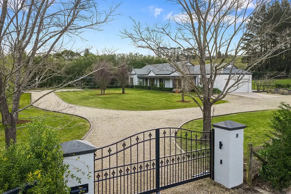 Moss Vale 4ห้องนอน Private Family Living in a Peaceful Garden Setting