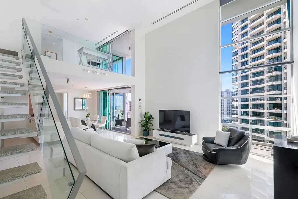 Main Beach 2房  Stunning Manhattan-Style Sky Home with Magnificent Ocean & District Views