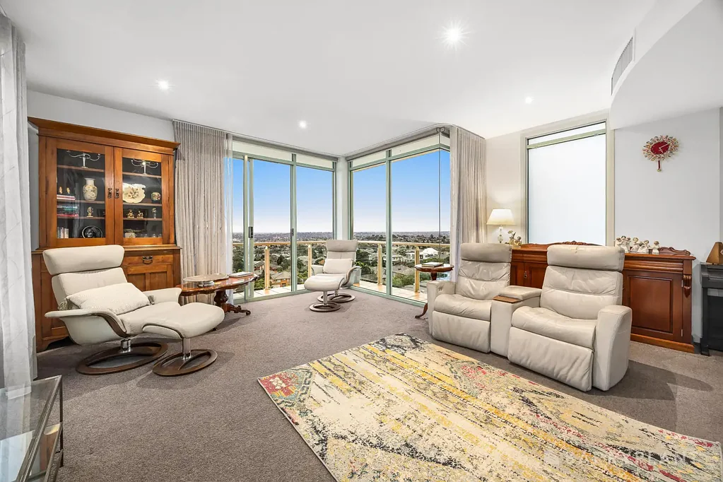Doncaster 3房 尊贵、地段与精致，坐拥壮丽景观 Prestige, Position and Polish with Spectacular Views