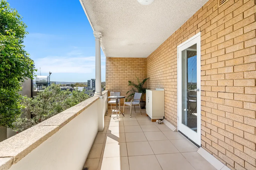 Dee Why 3ਬੈੱਡਰੂਮ Boutique Block of 5, Coastal Charm with Dual Balconies and Lock Up Garage!