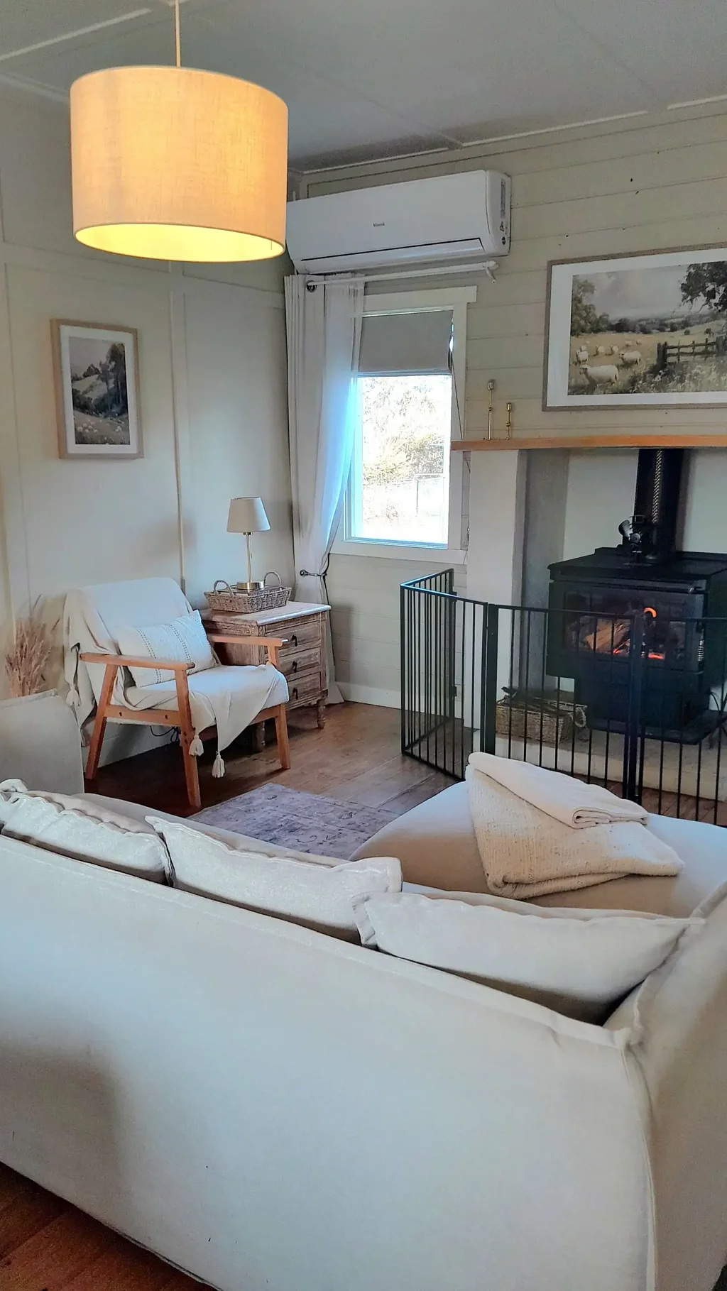 Bronte Park 3 Bedroom Charming Fully Furnished with Proven Airbnb Success