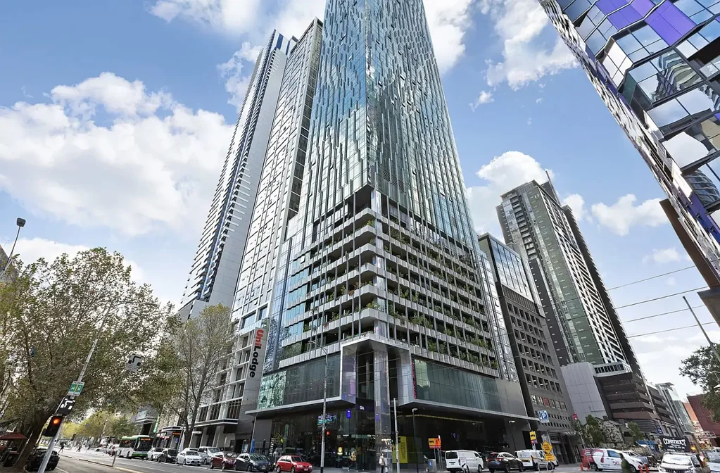 STUNNING 2-BEDROOM APARTMENT WITH SPECTACULAR CITY VIEWS
