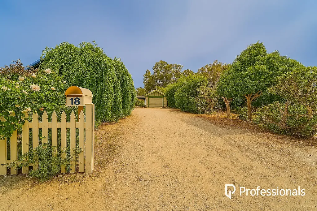 18 Logue Street, Waroona, WA 6215