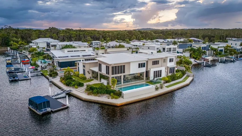 Pelican Waters 5ห้องนอน UNRIVALLED WATERFRONT LIVING, 68M CANAL FRONTAGE