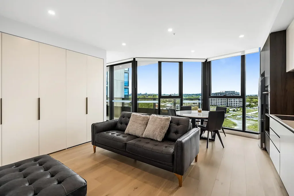 Alphington 1 Bedroom Light‑Filled Contemporary Comfort