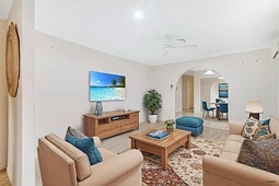 2/25 Covent Gardens Way, Banora Point