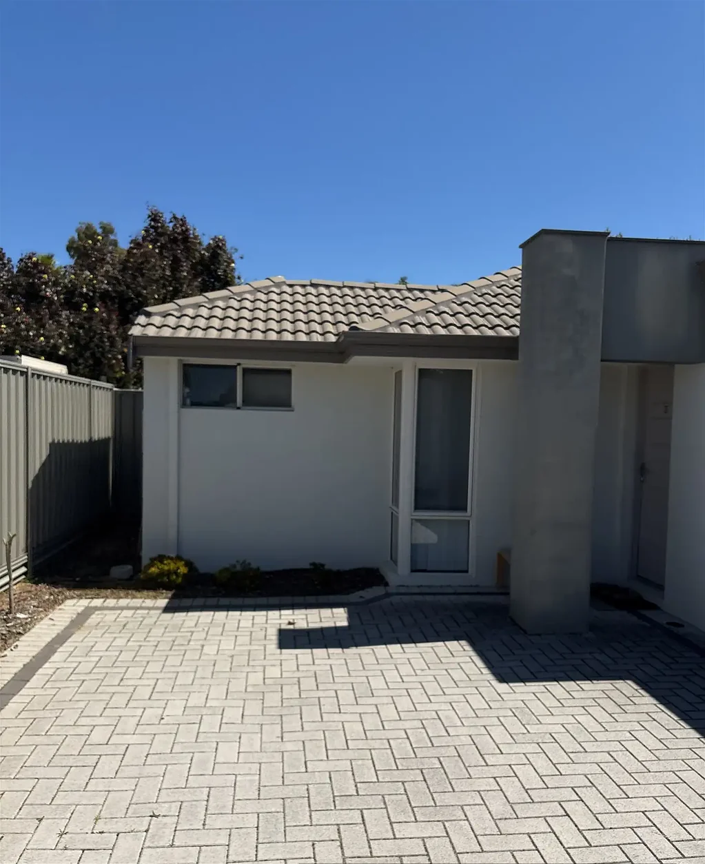 $730/w Modern 3x2 Townhouse in Convenient Balga