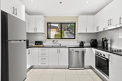 70 Robertson Street, Coniston, NSW 2500, 6 habitaciones, 4 baños, Apartment