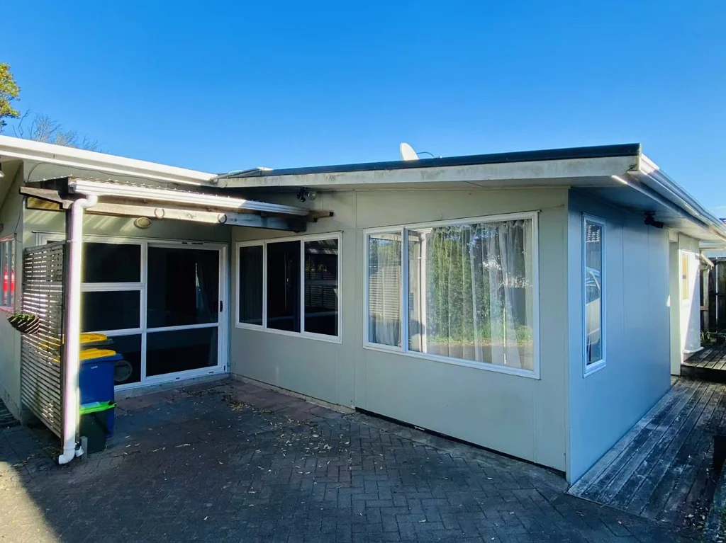 House for Rent – 71A Godley Road, Green Bay, Auckland