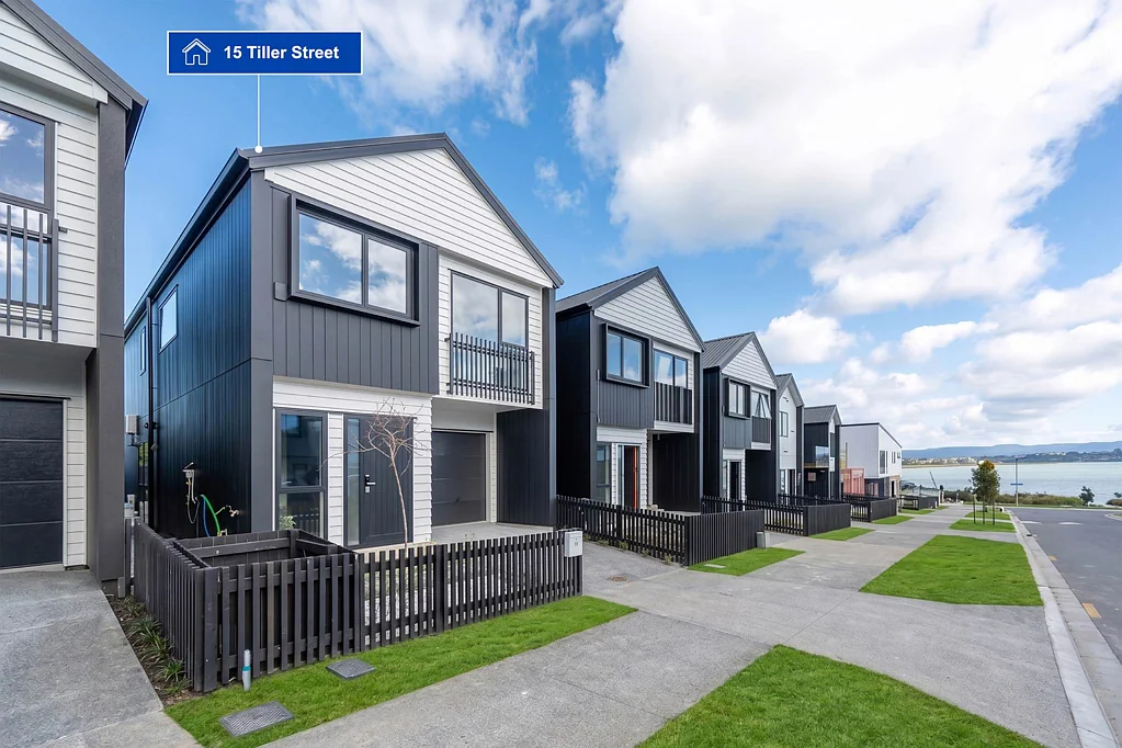 Hobsonville 4房  Space, School & Views — This One Has It All!