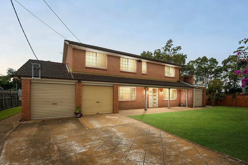 Belrose 4房 宽敞四卧主宅 702sqm平地 朝北后院 独立granny flat 双车库 租金潜力大 社区便利 Spacious Family Home Ready for Renoavtion - Great Opportunity