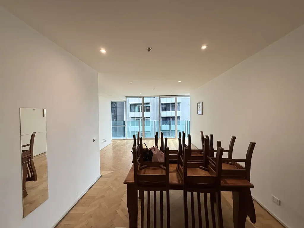 Stylish 2 Bedroom Apartment with Car Space in Prime CBD Location
