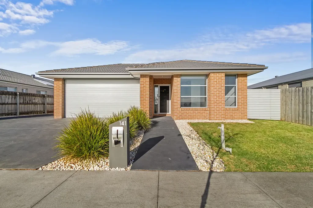 The Whole Package - Right Here In Traralgon