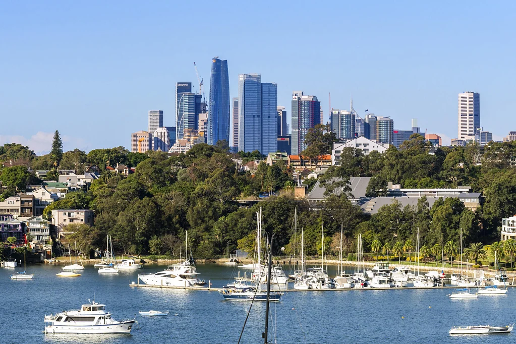 Drummoyne 3Kwarto Elevated Luxury with Panoramic City and Water Outlooks